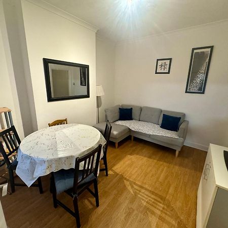 4 Bedroom House In Turnpike Lane/Wood Green Londra Esterno foto