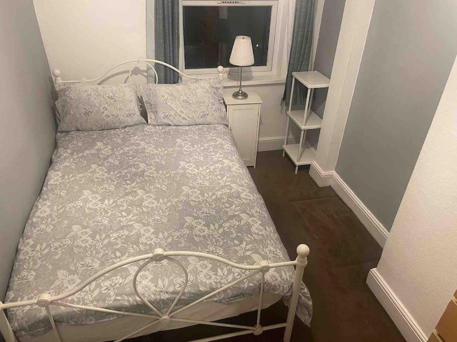 4 Bedroom House In Turnpike Lane/Wood Green Londra Esterno foto